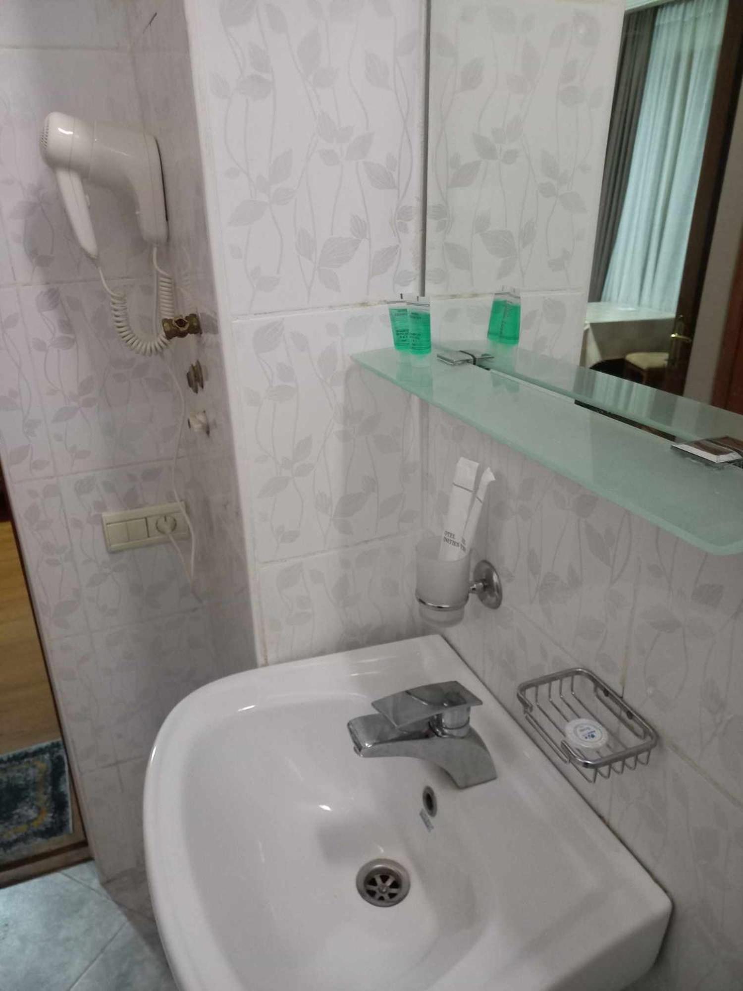 Valiko Hotel Tbilisi Bagian luar foto